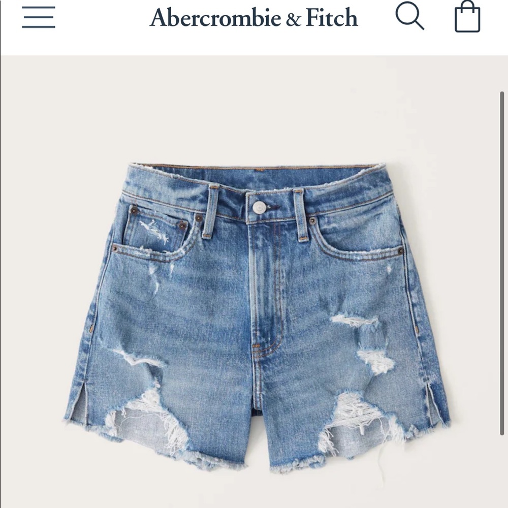 Abercrombie 4” mom short light wash destroyed